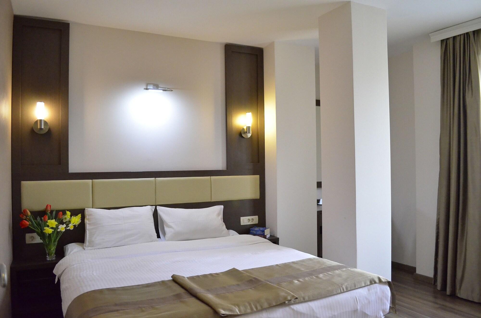 Hotel Vlaho Skopje Exteriör bild