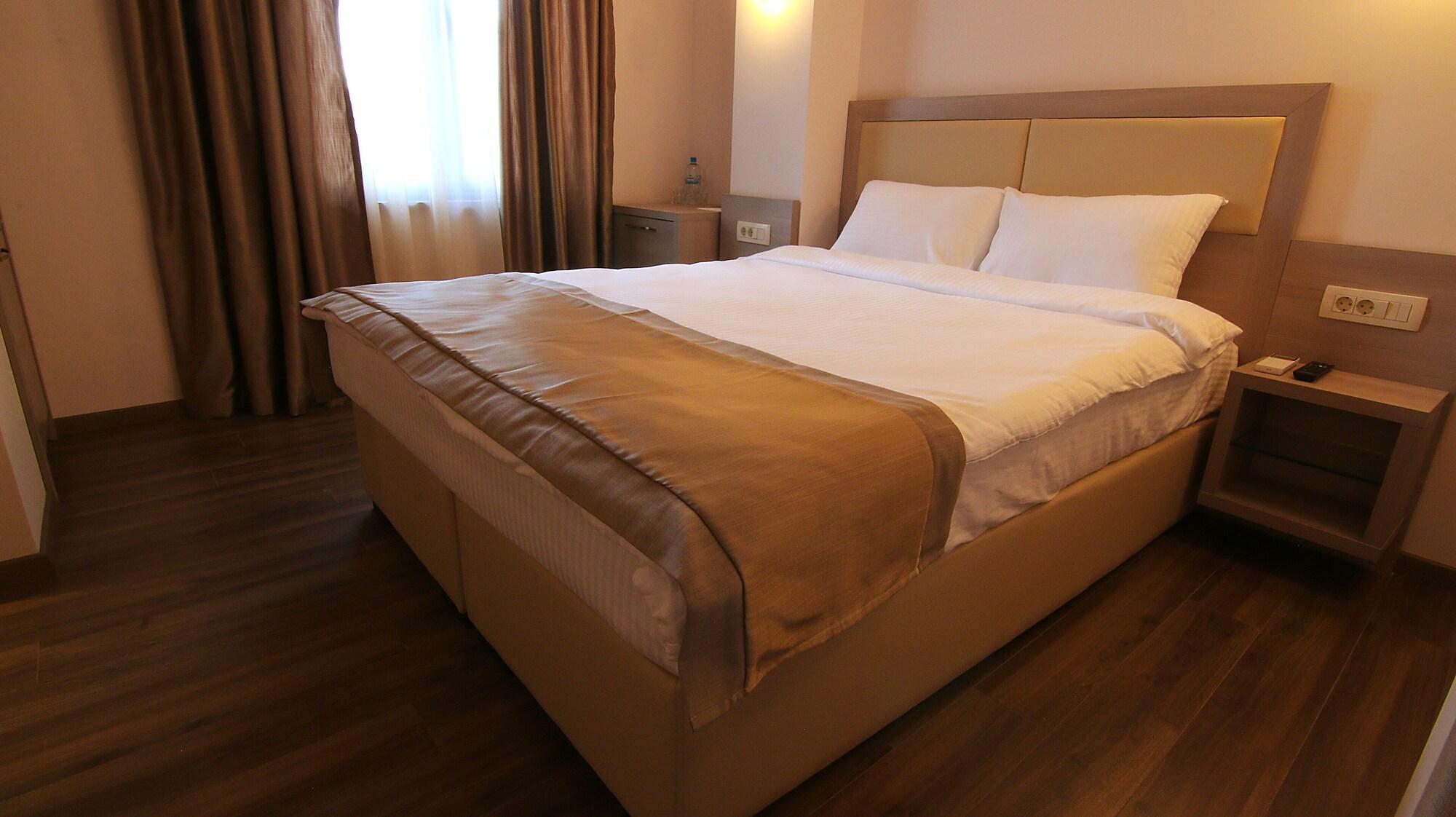 Hotel Vlaho Skopje Exteriör bild