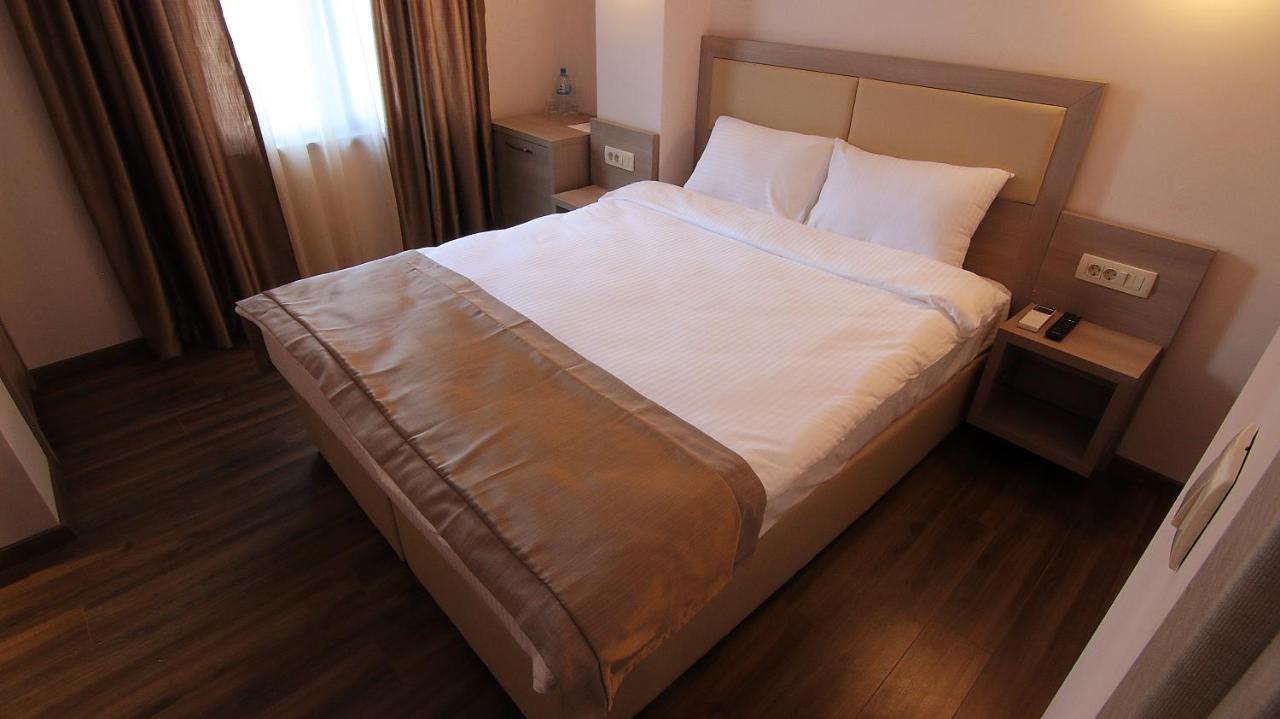 Hotel Vlaho Skopje Exteriör bild
